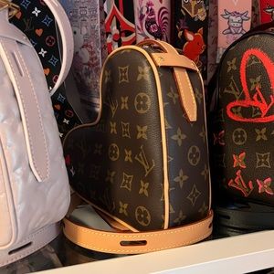 Louis Vuitton game in Heart bag. Brand new comes whole set